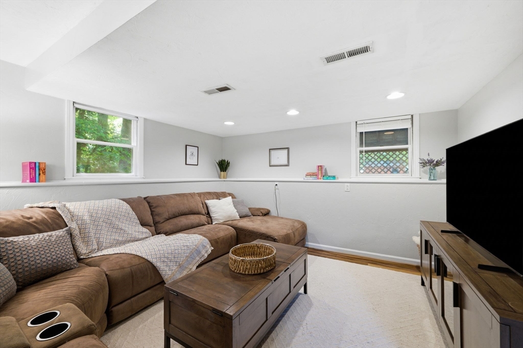 668 Summer St Property Photo 23