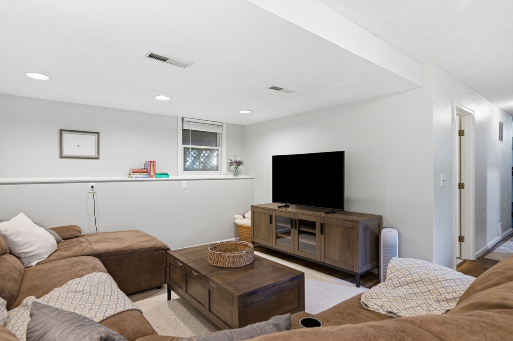 668 Summer St Property Photo 24