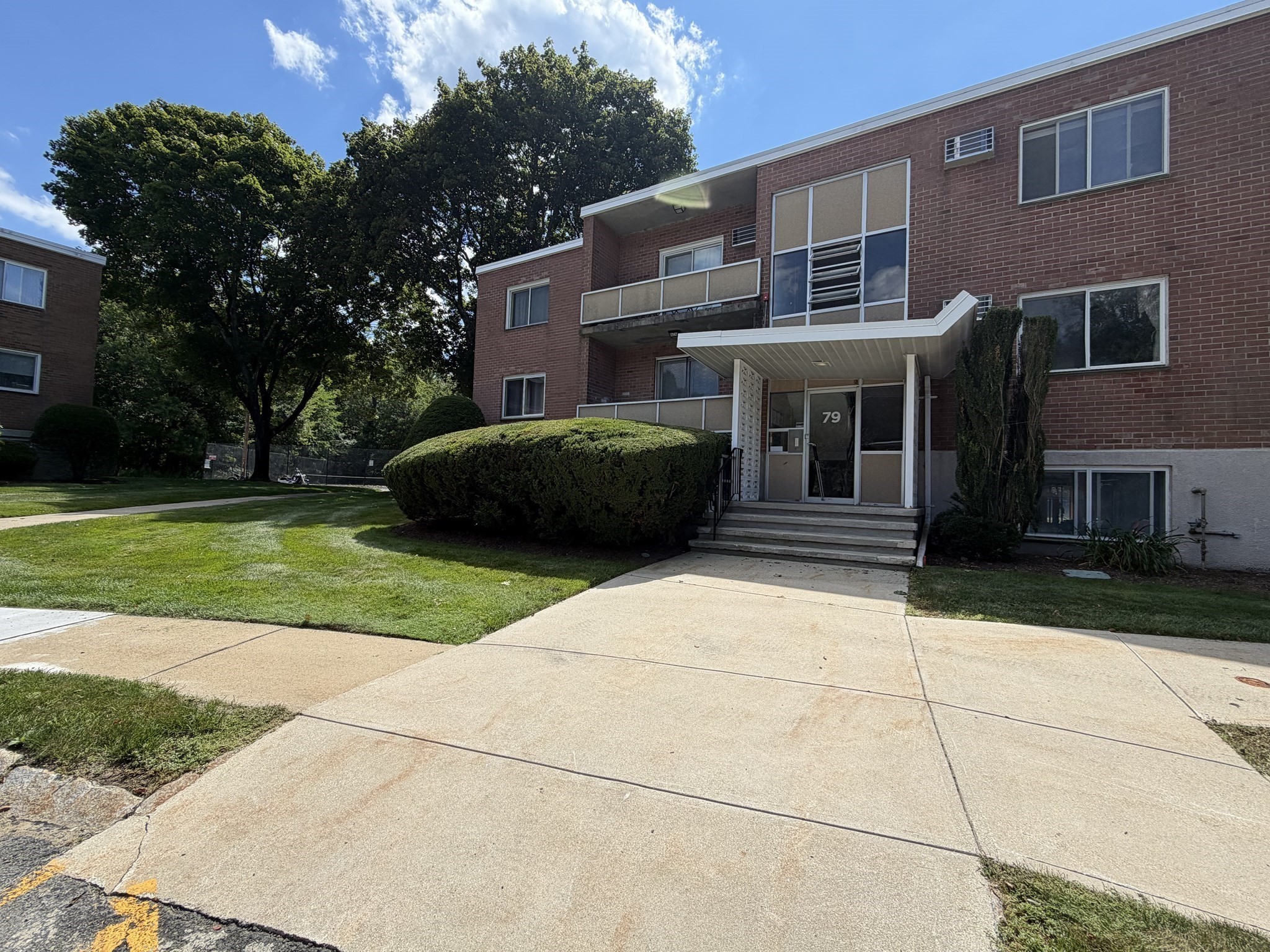 79 Lionel Ave # F Property Photo 1