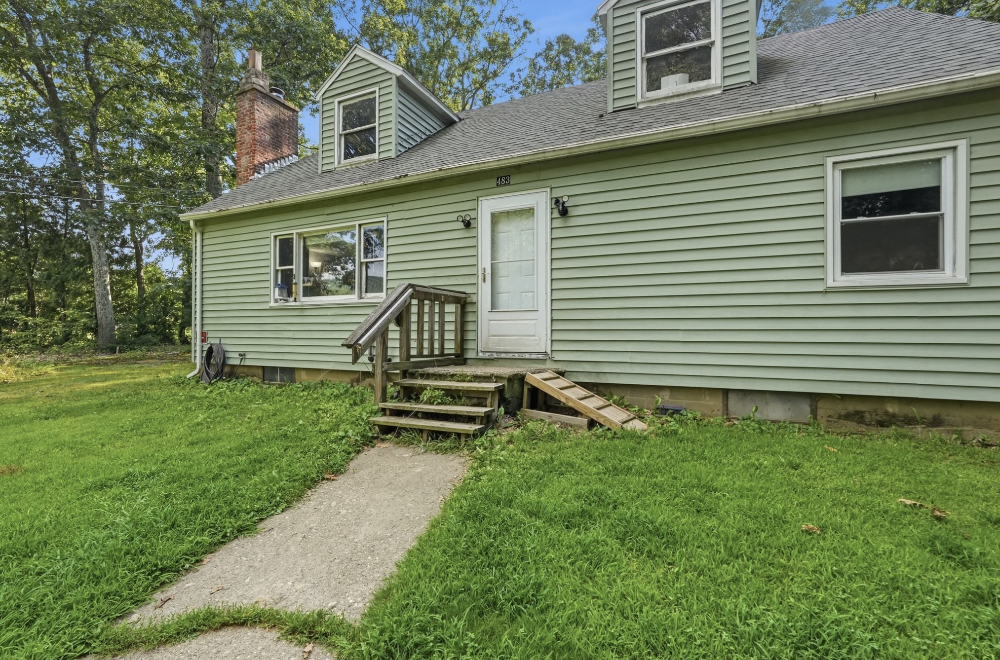 483 Federal St Property Photo 4