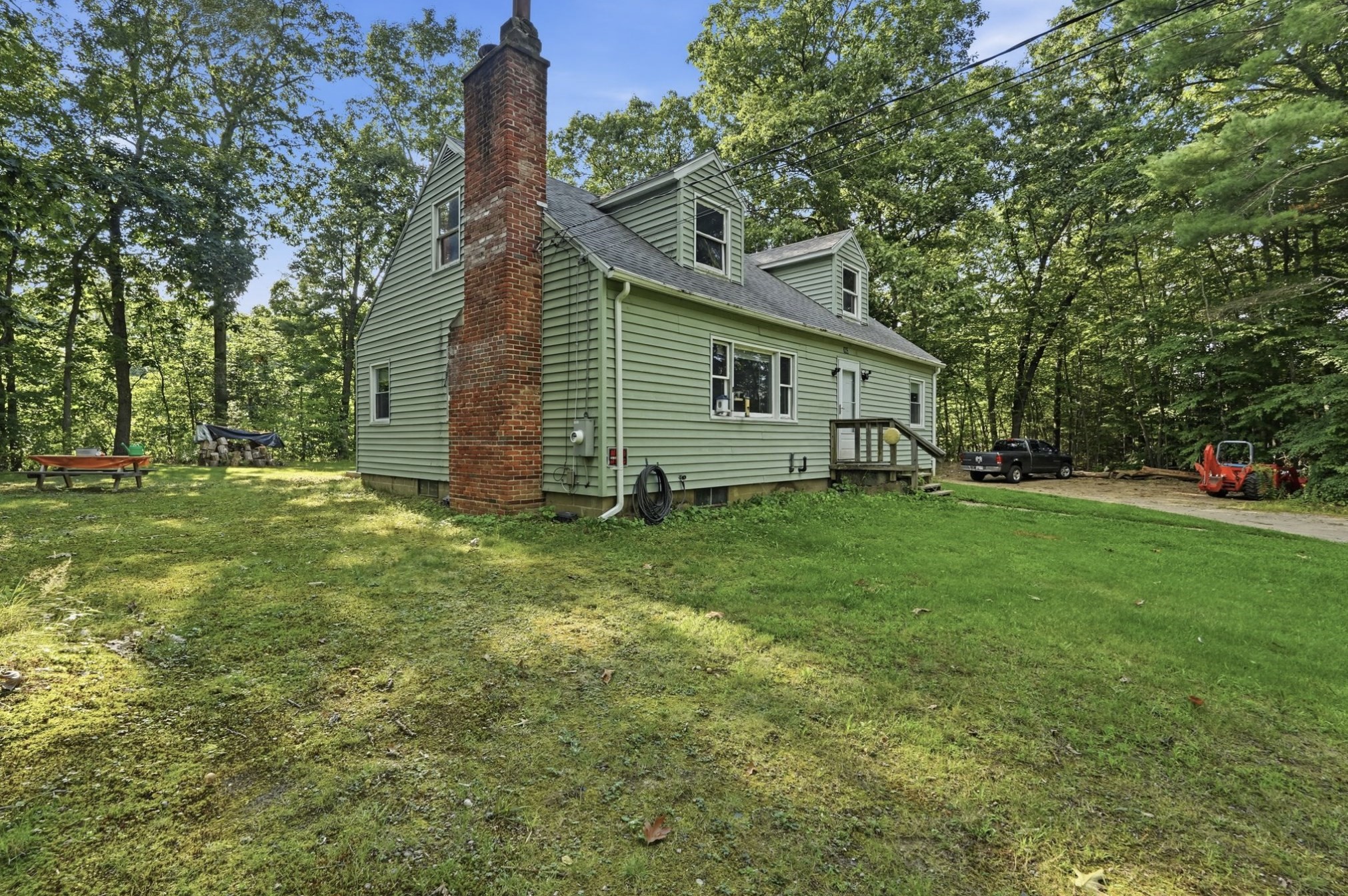 483 Federal St Property Photo 5