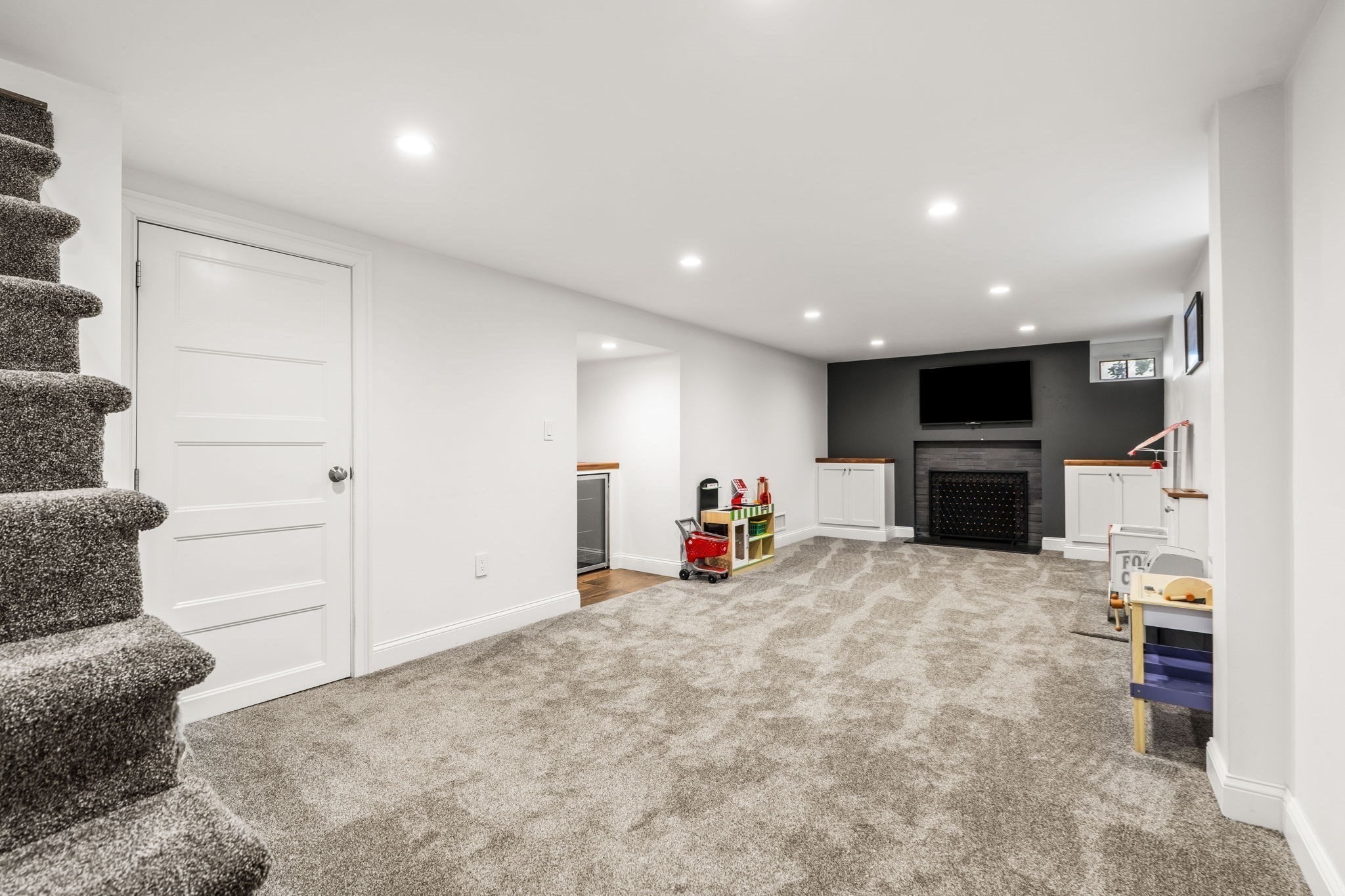17 Lowell St Property Photo 19