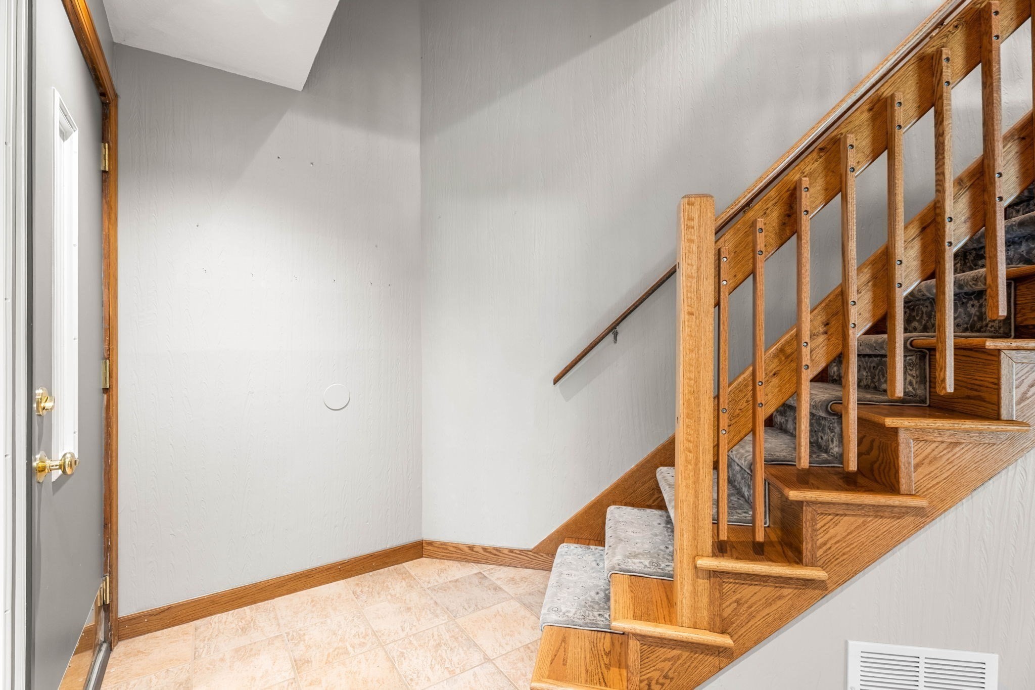 13 Eaton Ct # 13 Property Photo 3