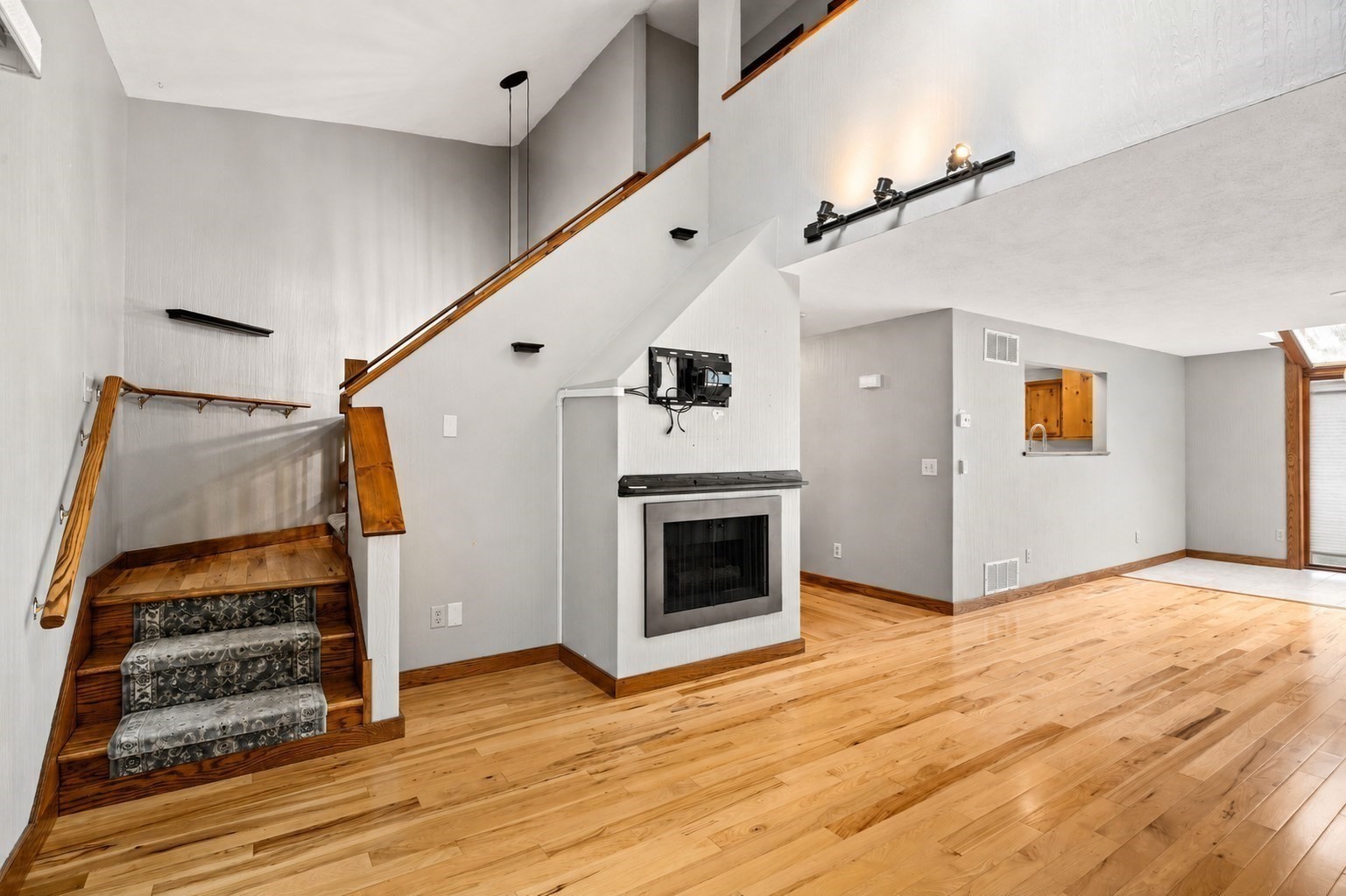 13 Eaton Ct # 13 Property Photo 7