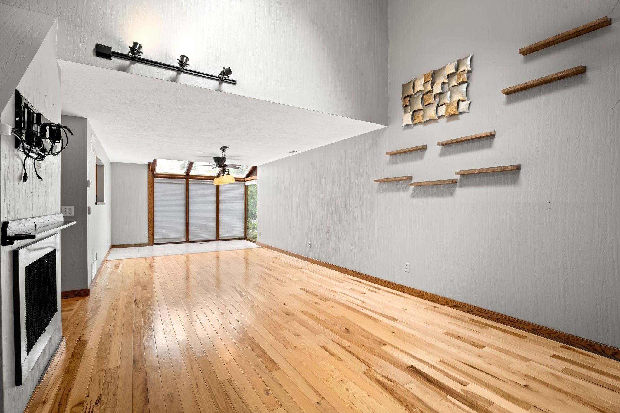 13 Eaton Ct # 13 Property Photo 8