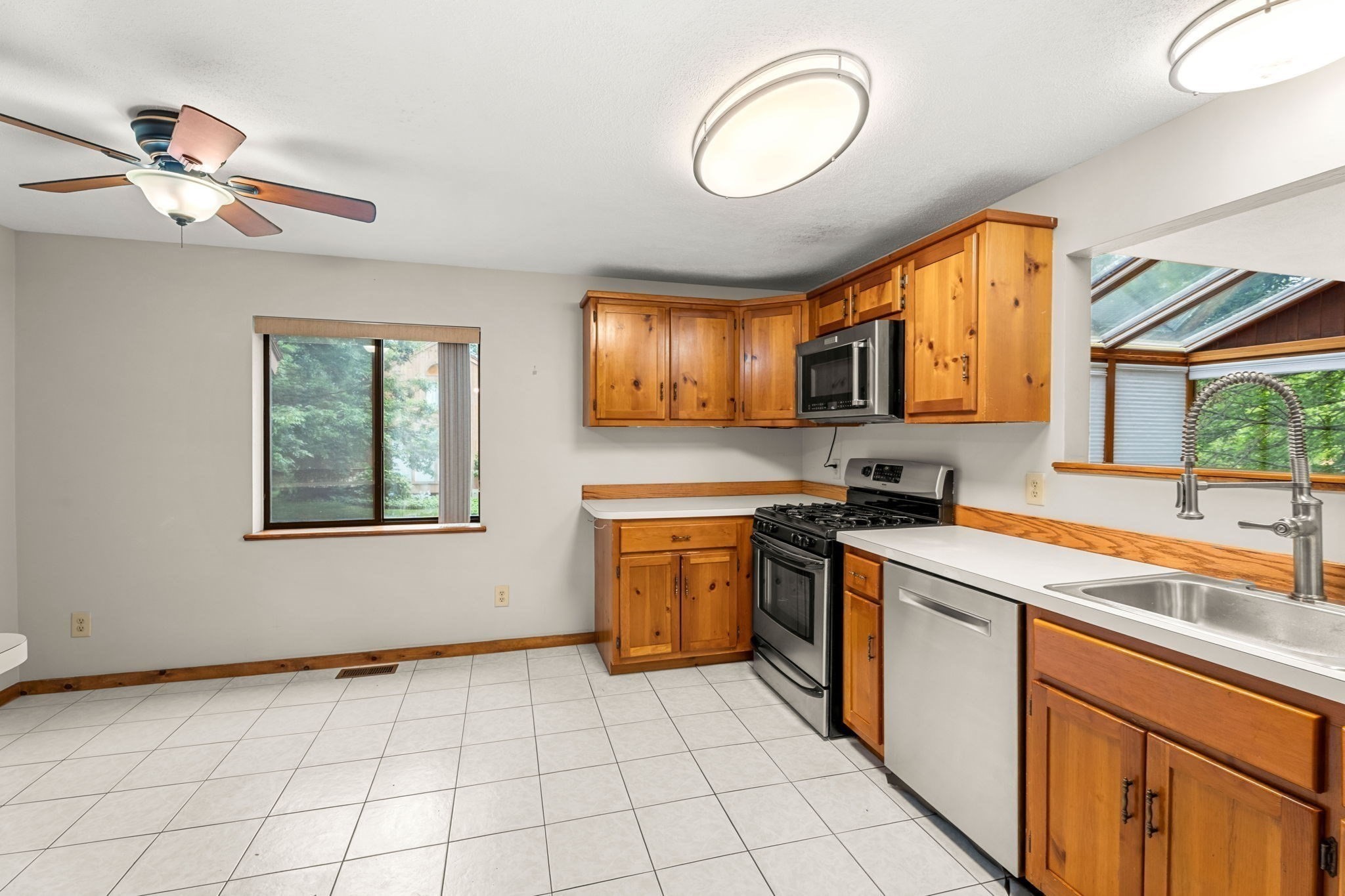 13 Eaton Ct # 13 Property Photo 14