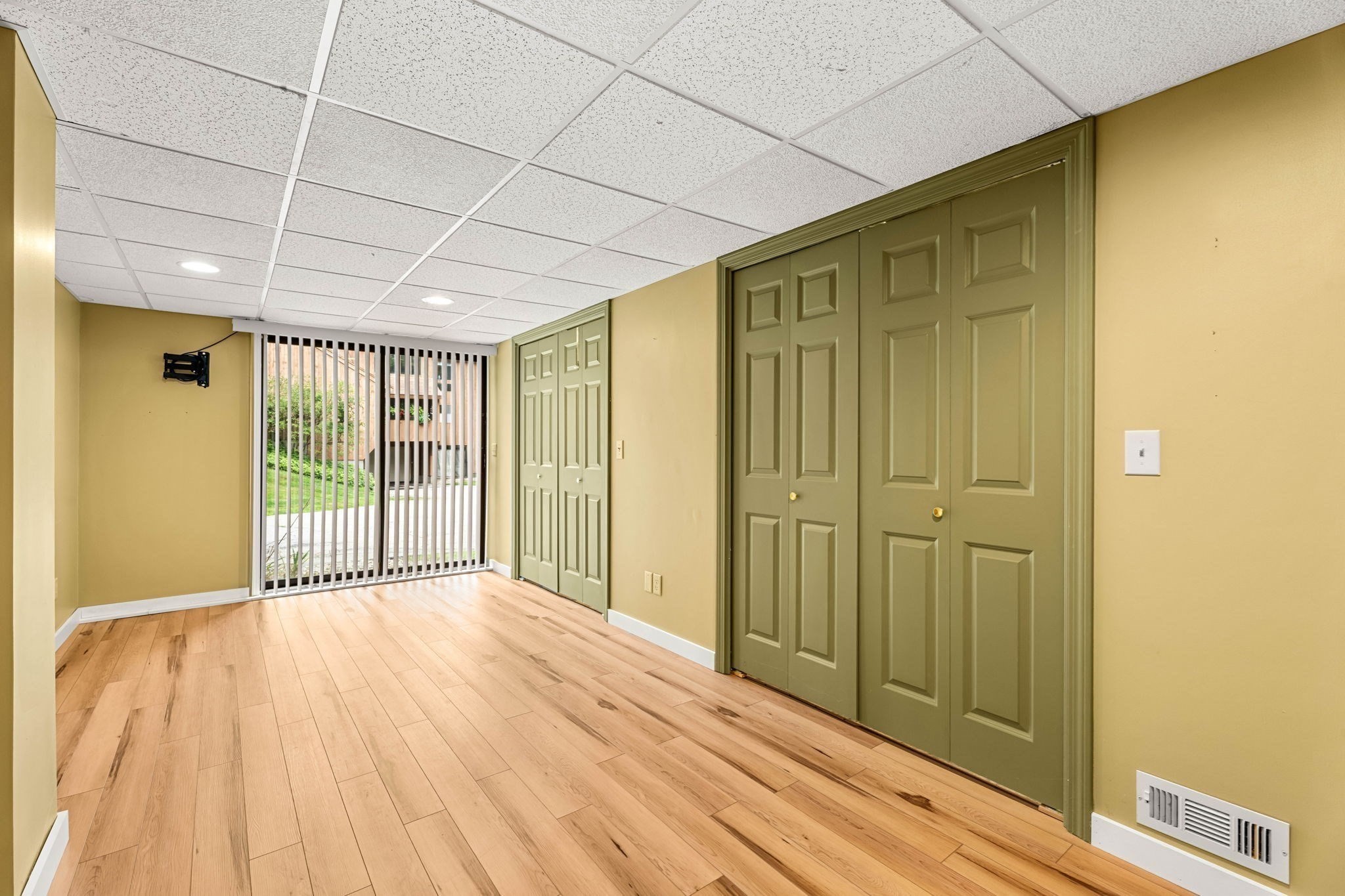 13 Eaton Ct # 13 Property Photo 25