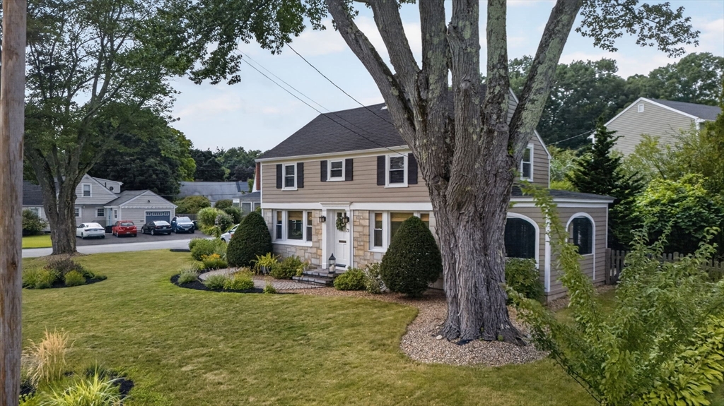 21 Ashland St Property Photo 2