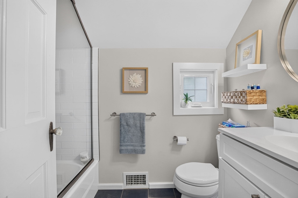 21 Ashland St Property Photo 19