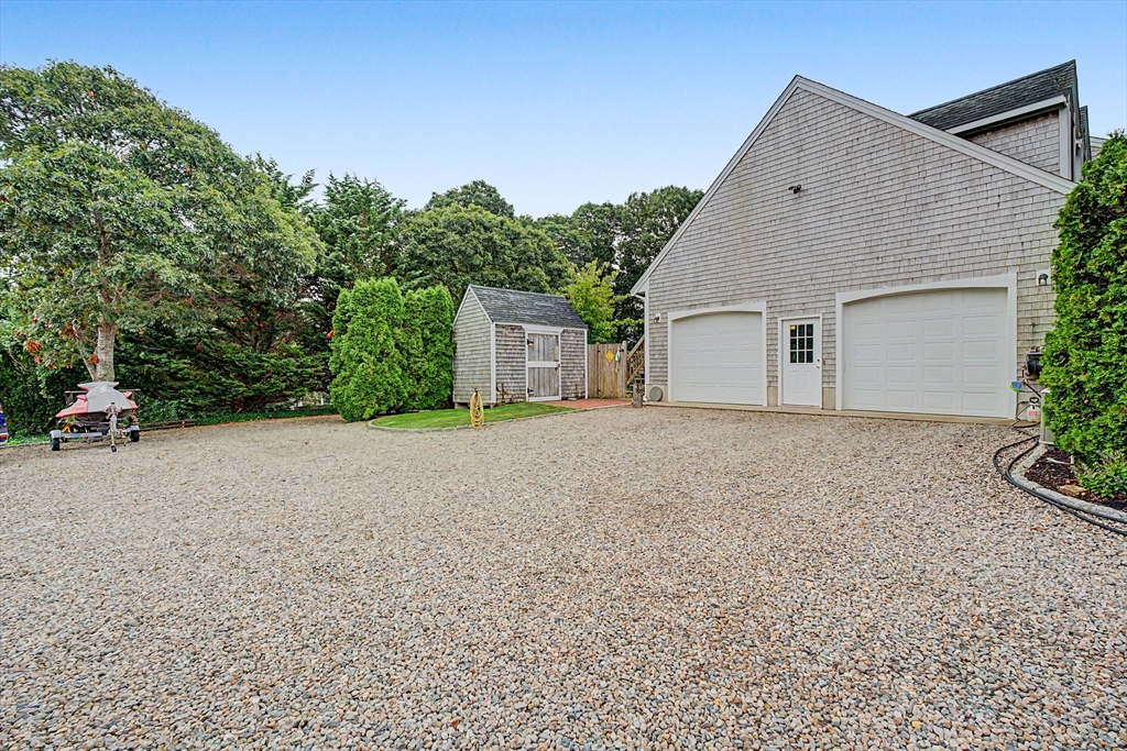 12 Gordon Ln Property Photo 2
