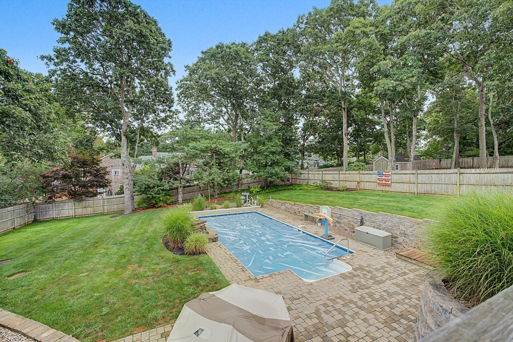 12 Gordon Ln Property Photo 3