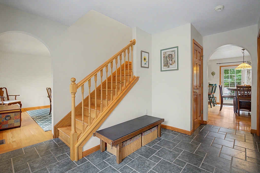 12 Gordon Ln Property Photo 11