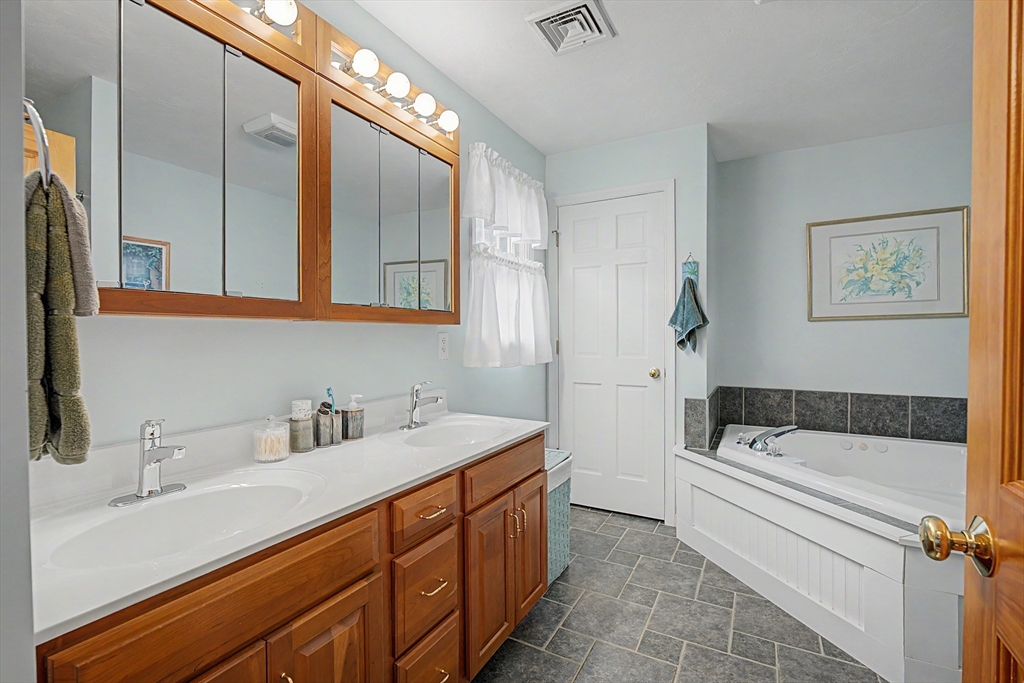 12 Gordon Ln Property Photo 25