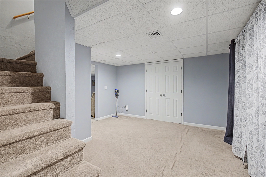 12 Gordon Ln Property Photo 29