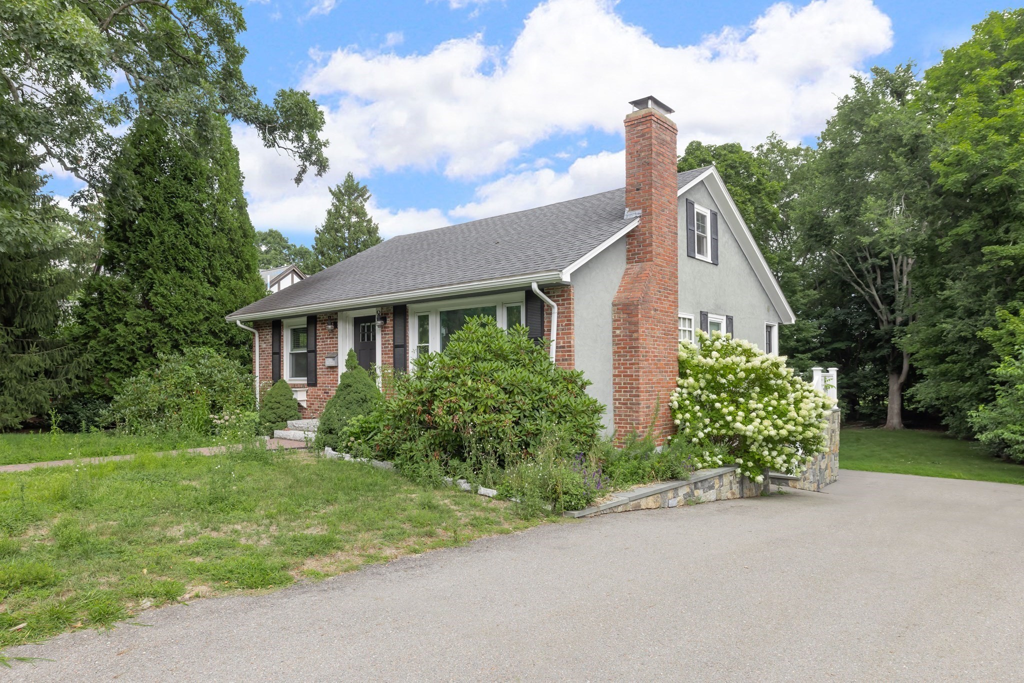 31 Oak St Property Photo 2