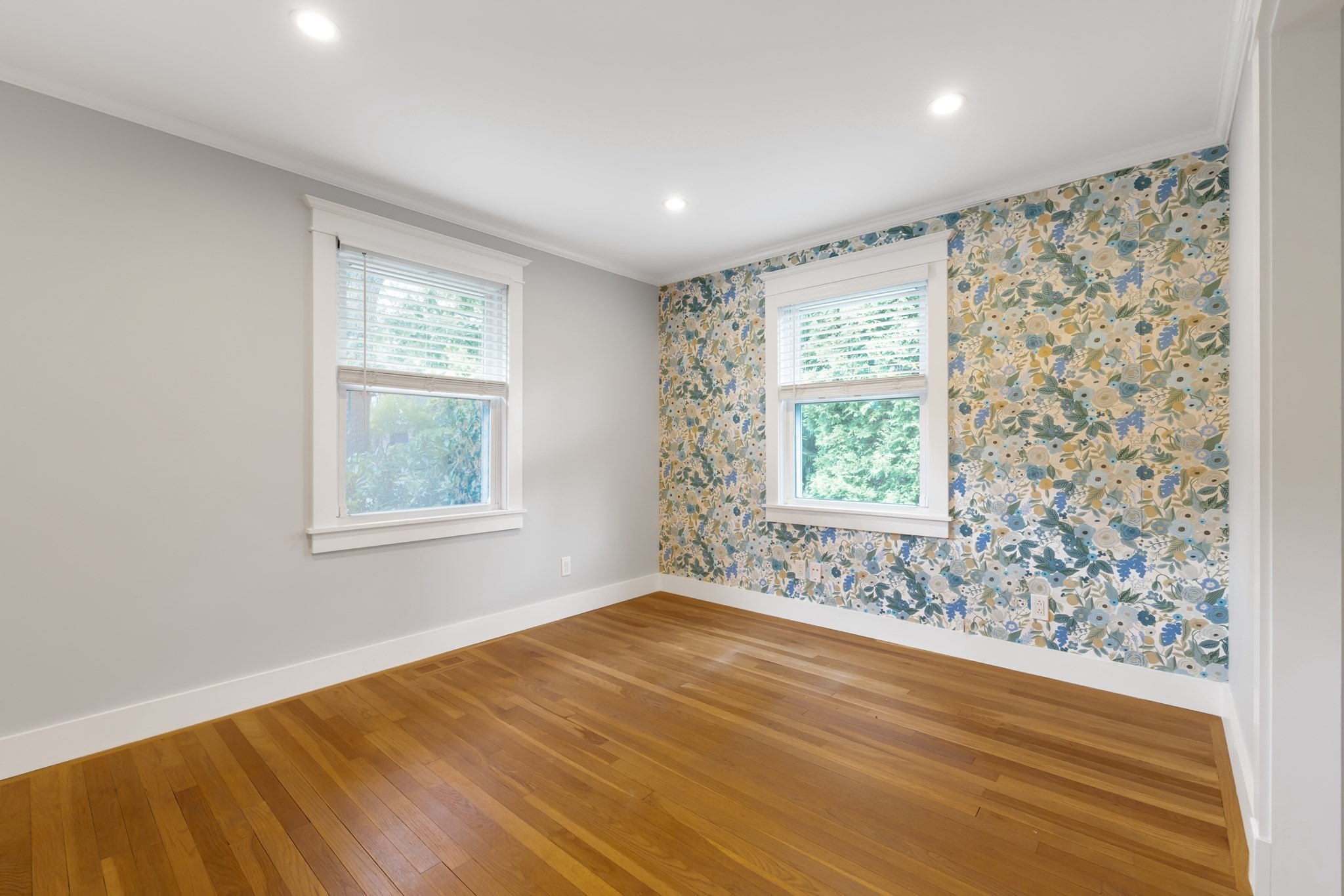 31 Oak St Property Photo 9