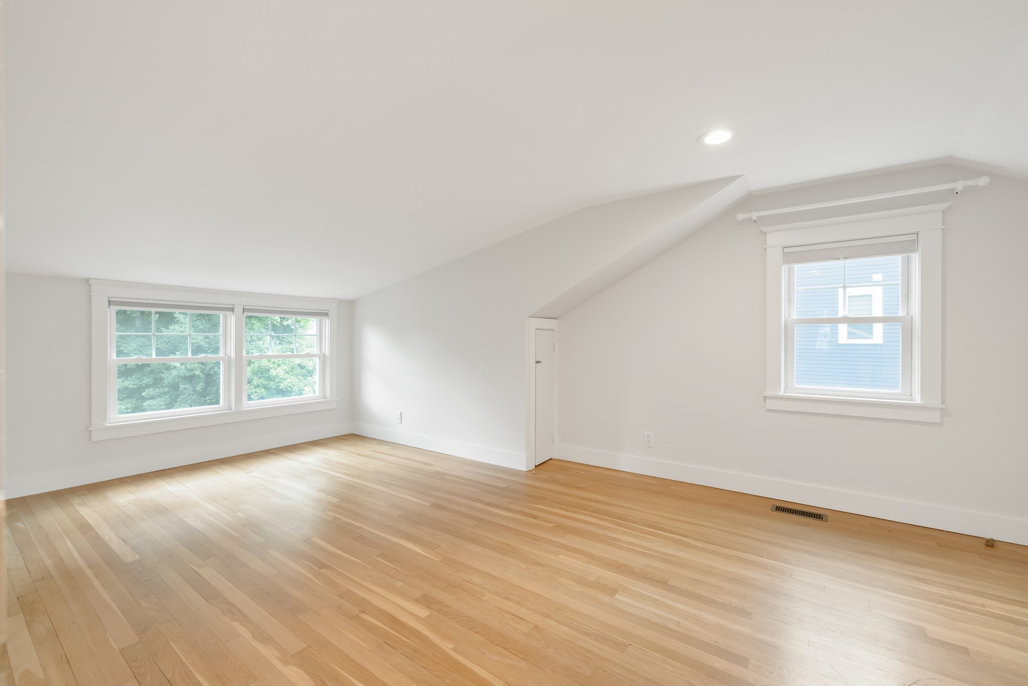 31 Oak St Property Photo 14