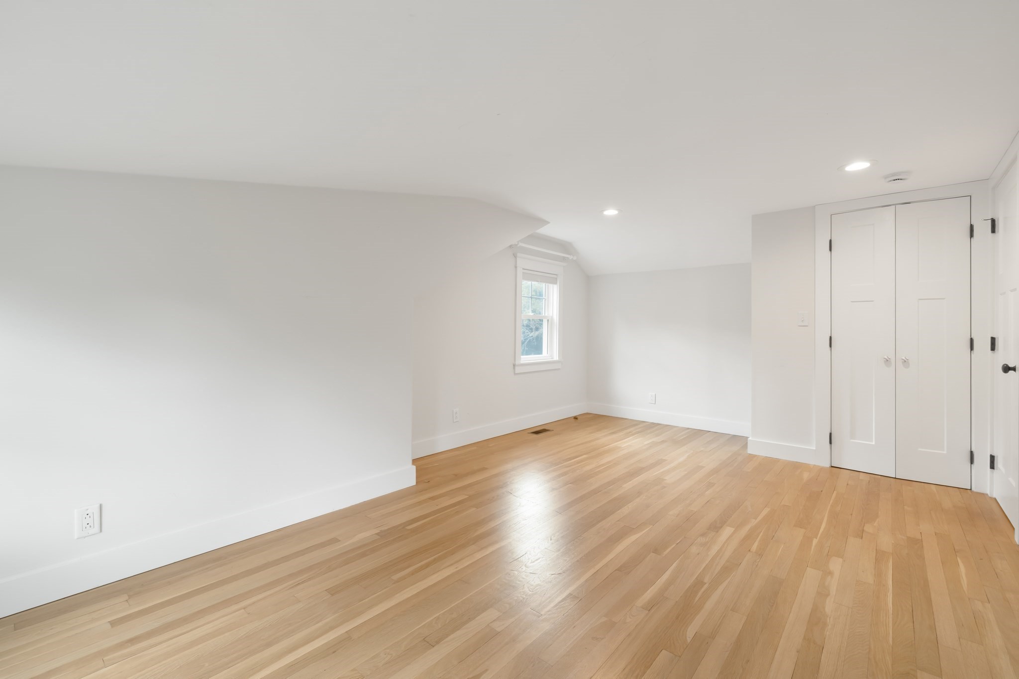 31 Oak St Property Photo 15