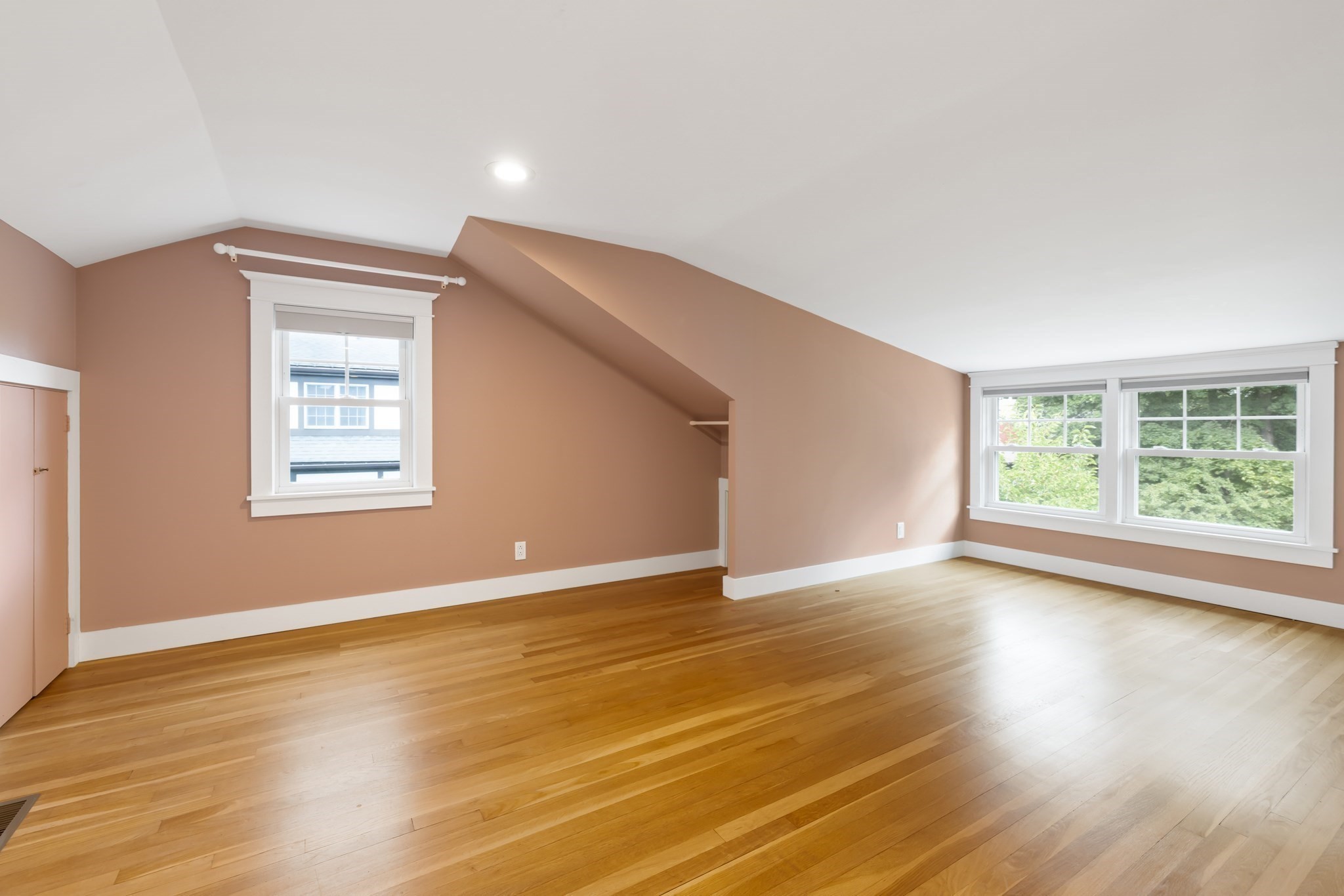31 Oak St Property Photo 16