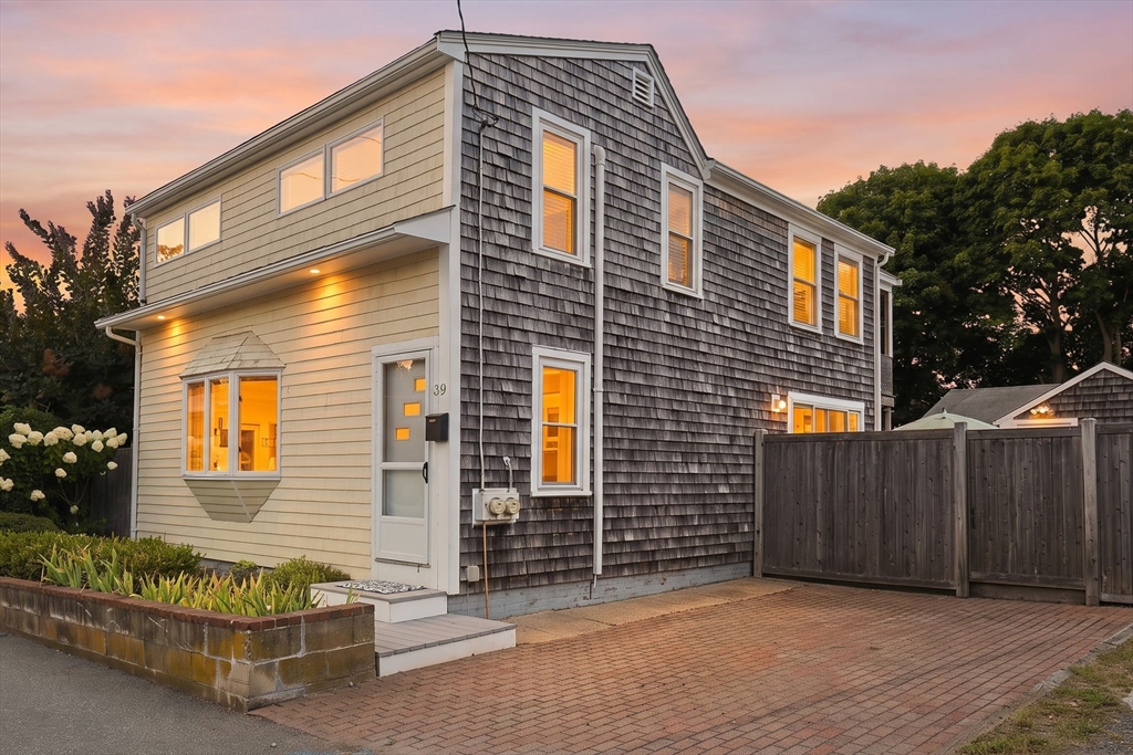 39 Pleasant Street Property Photo 1