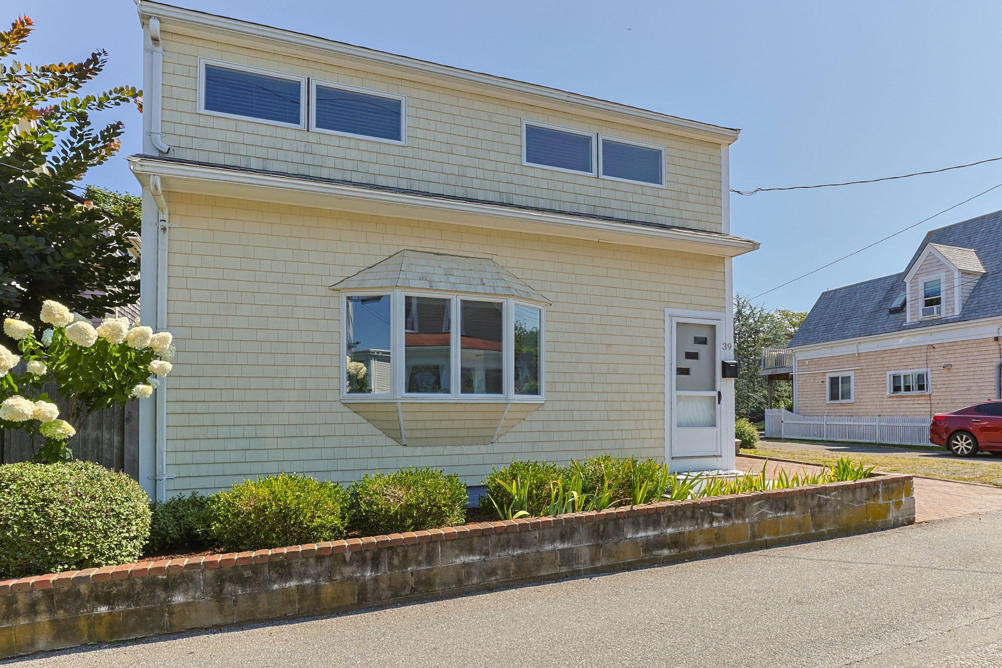 39 Pleasant Street Property Photo 2