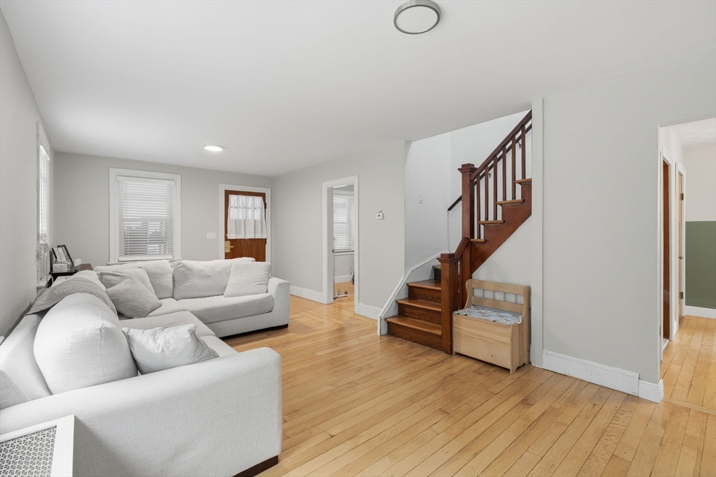 16 Beechcrest St Property Photo 4
