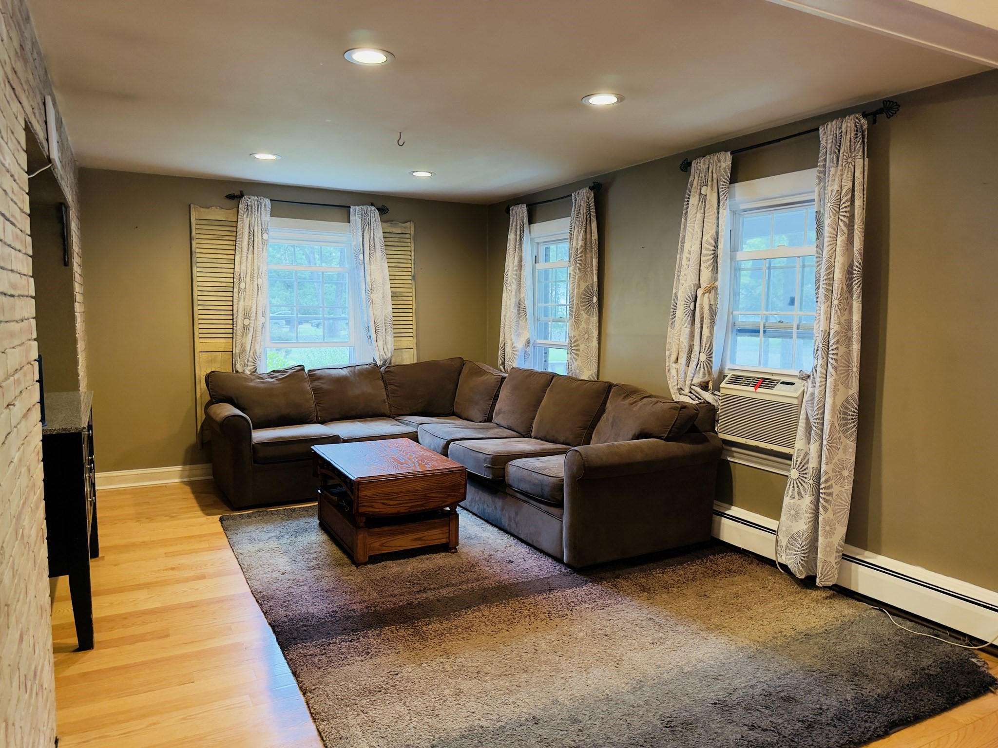 118 Woodard Ave Property Photo 3