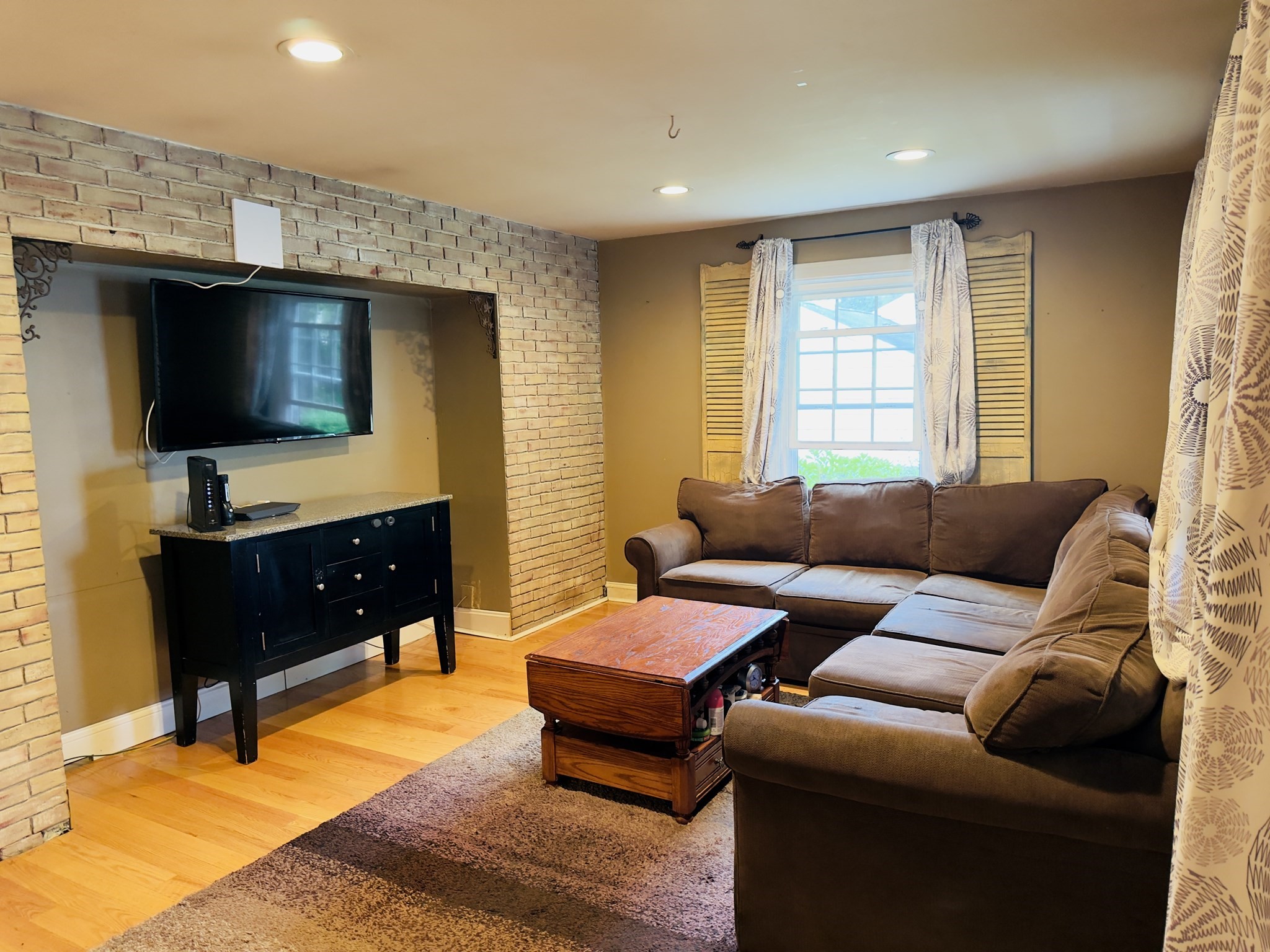 118 Woodard Ave Property Photo 4