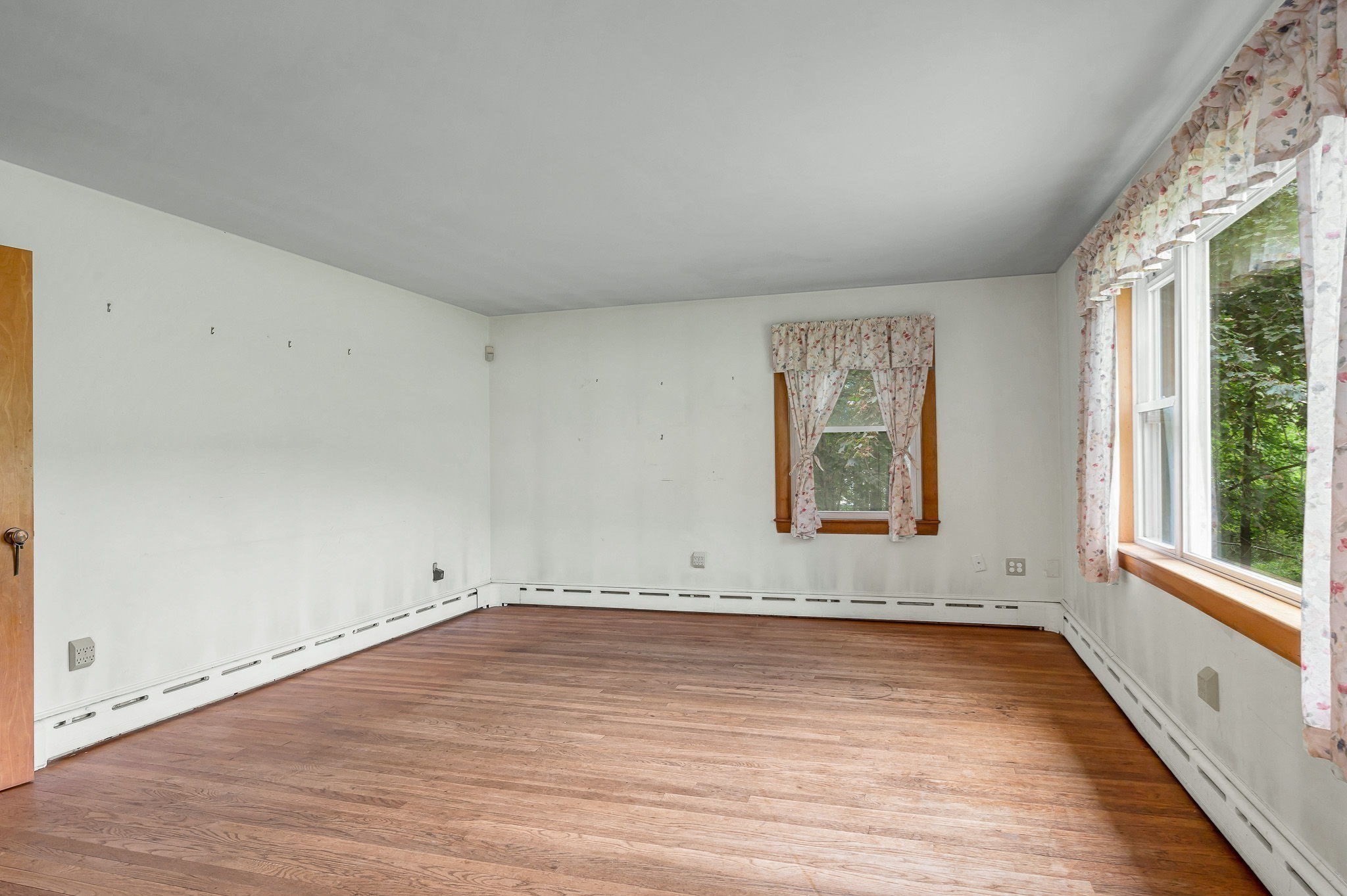 129 Forest St Property Photo 10