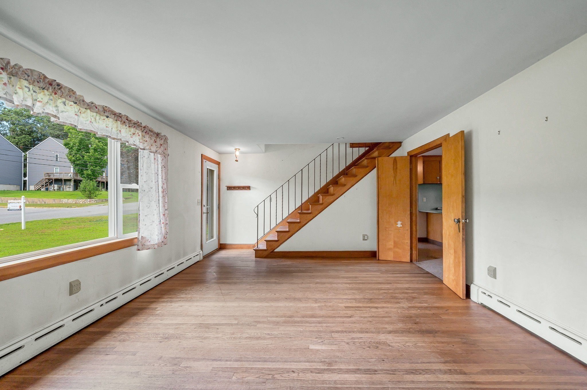 129 Forest St Property Photo 11