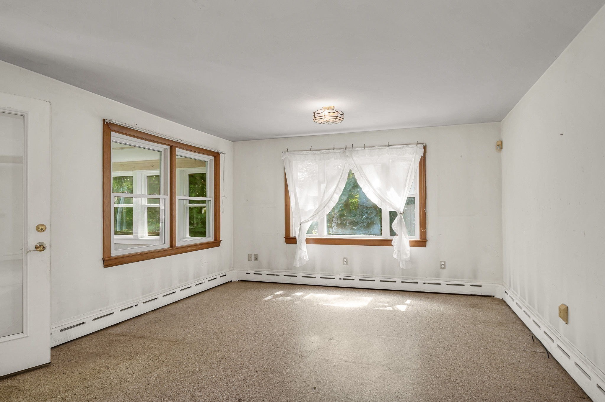 129 Forest St Property Photo 15