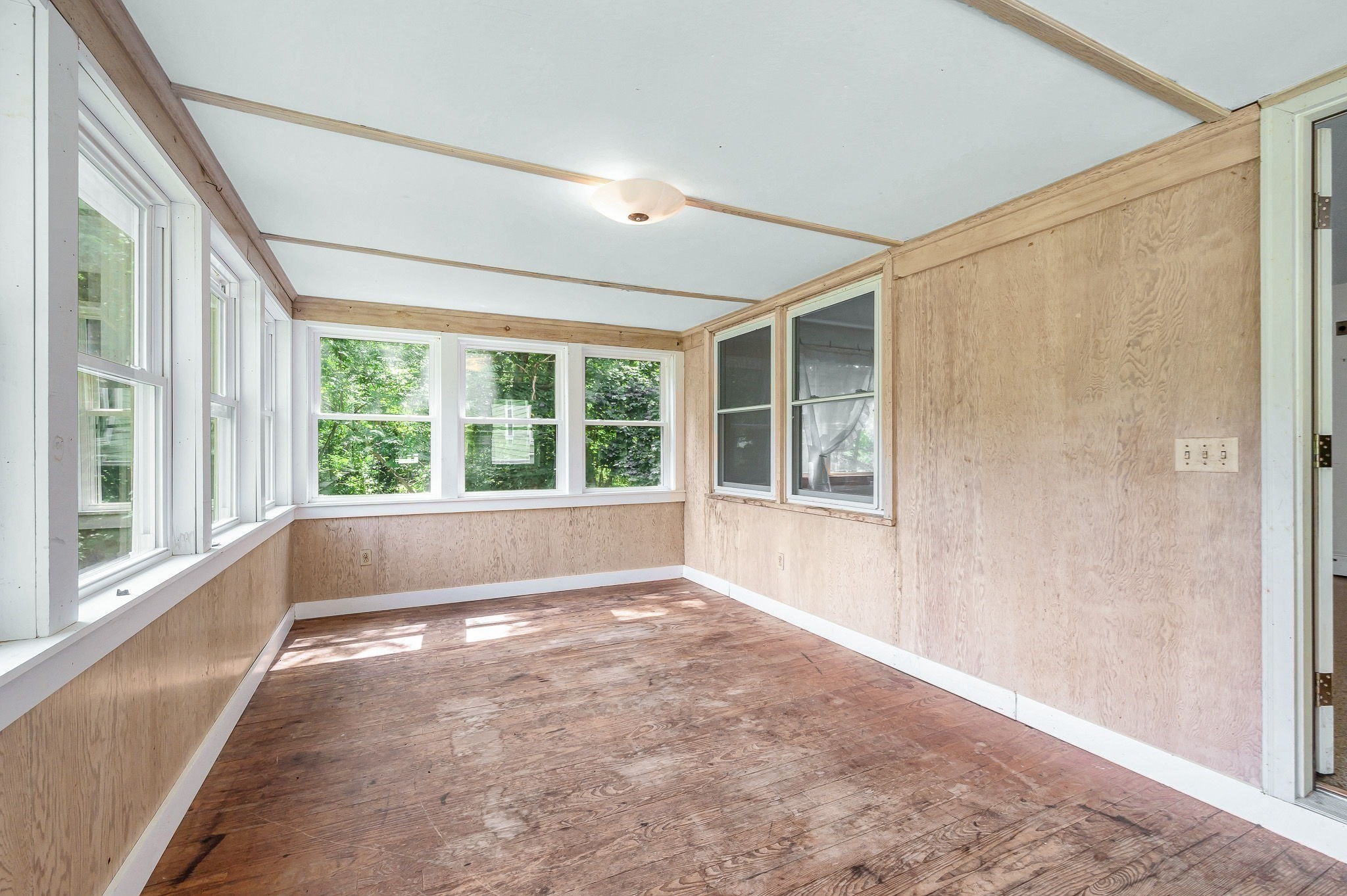 129 Forest St Property Photo 16