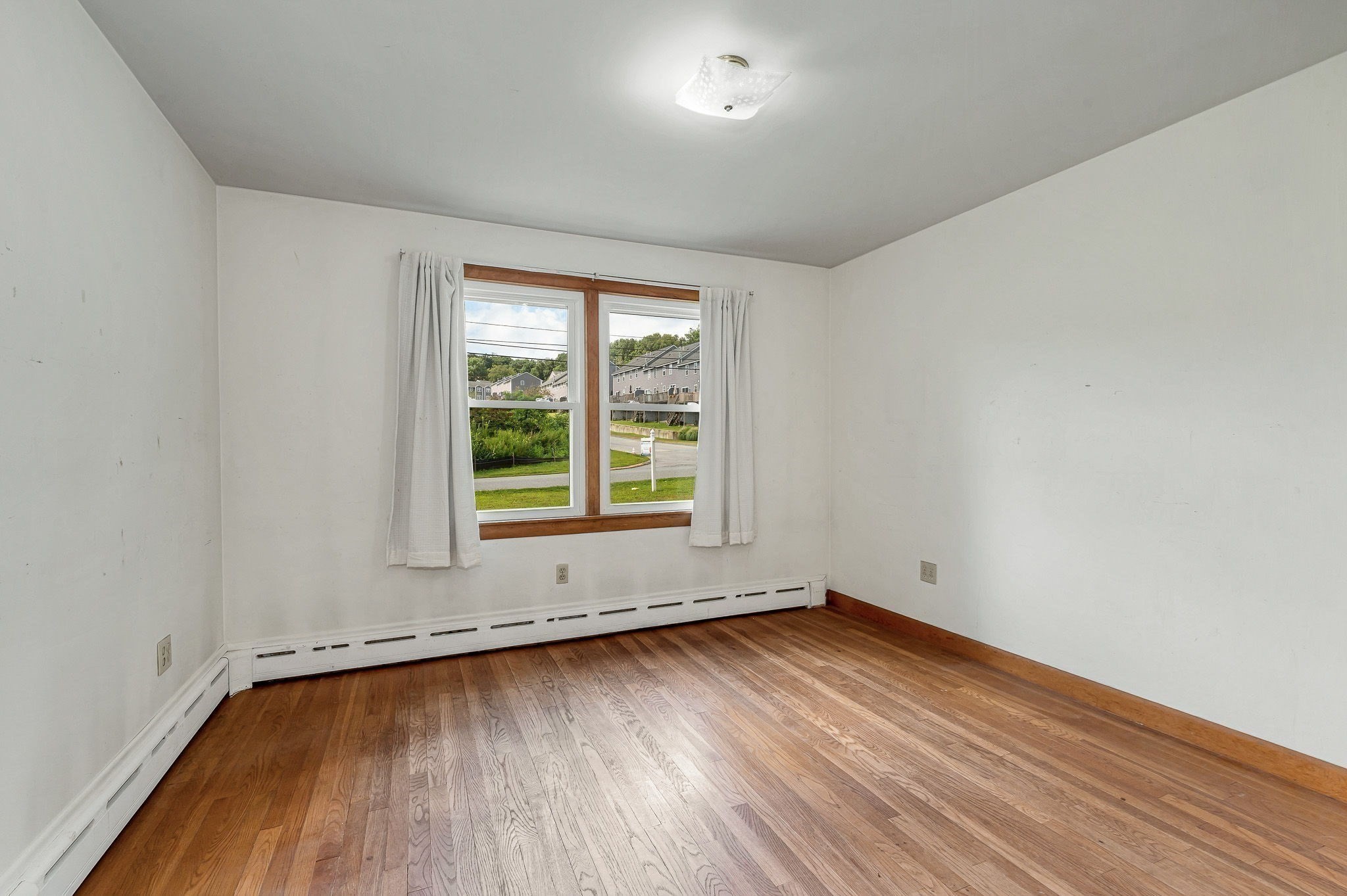129 Forest St Property Photo 26