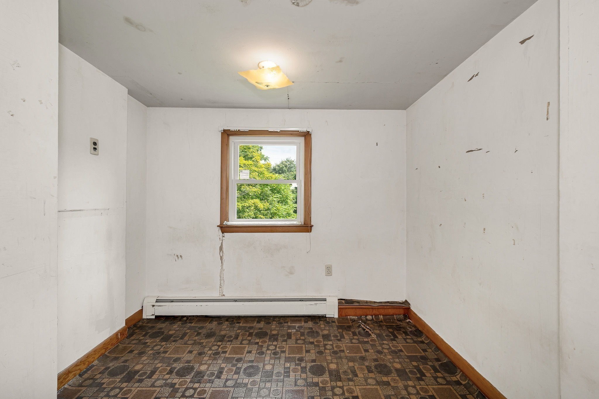 129 Forest St Property Photo 33