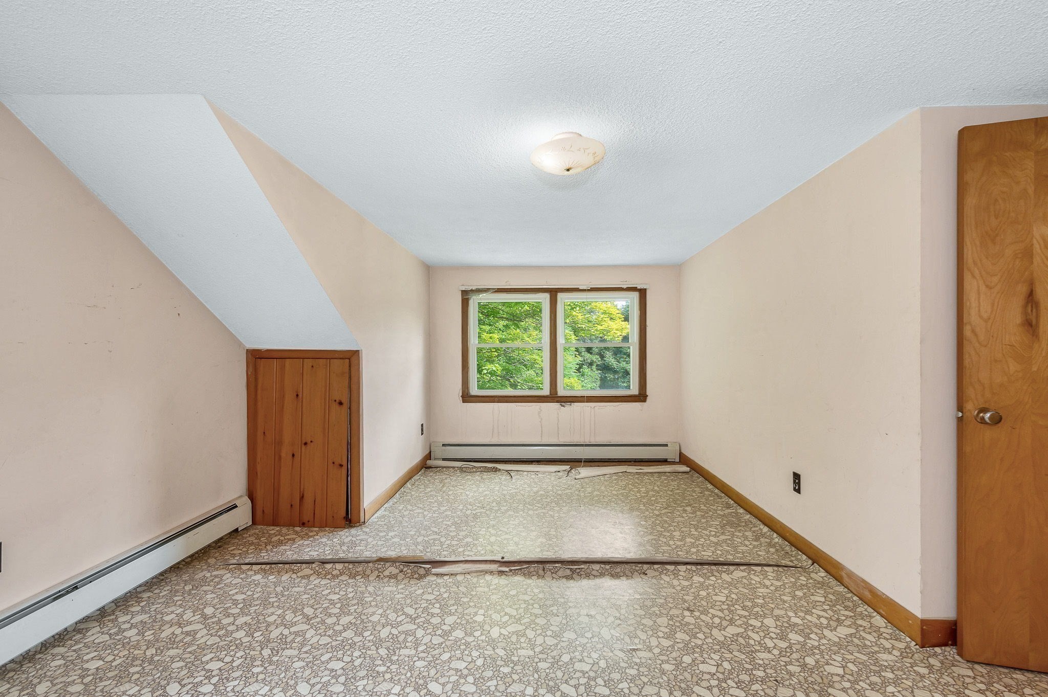 129 Forest St Property Photo 36