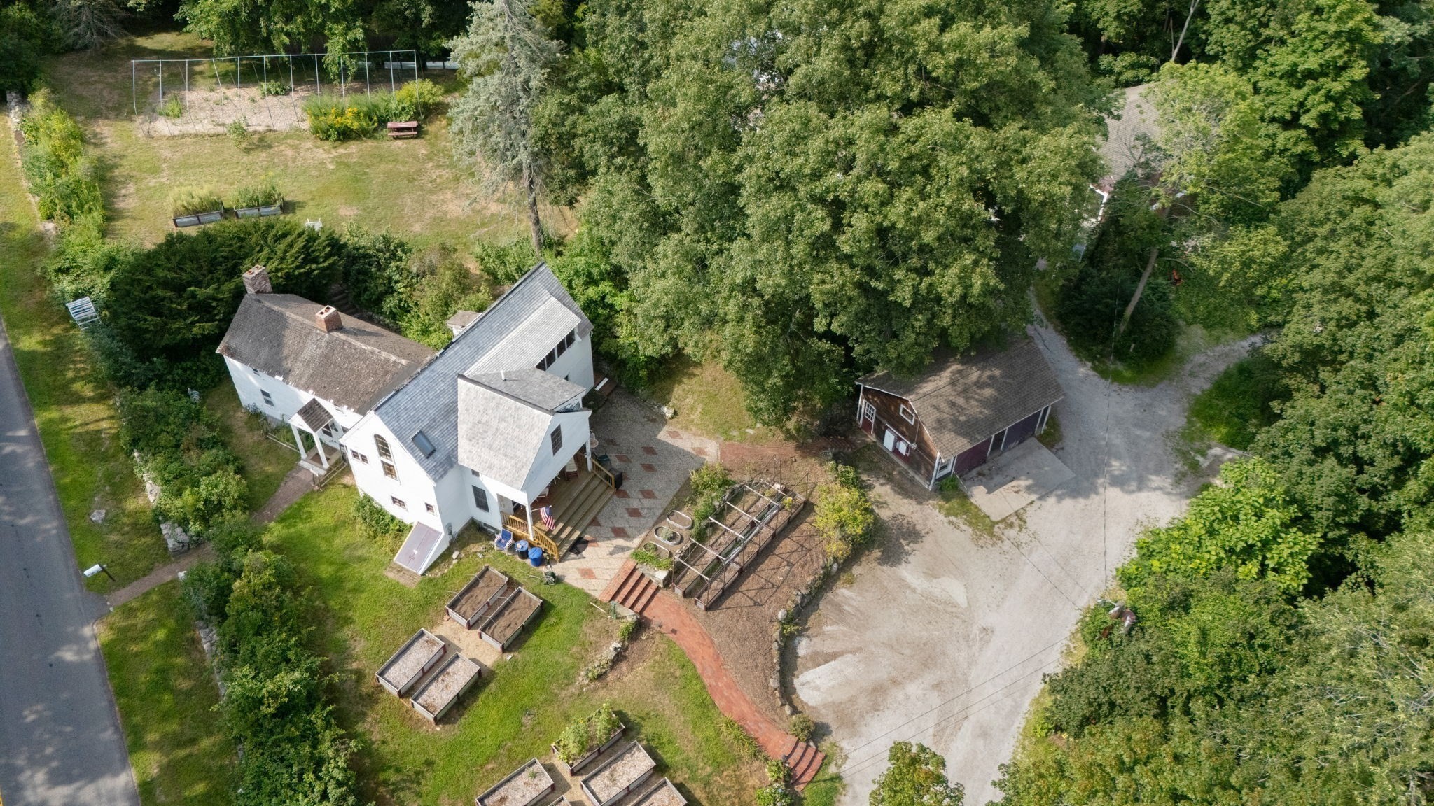 120 Summer St Property Photo 3