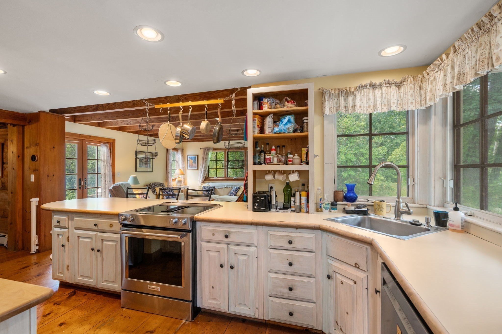 120 Summer St Property Photo 9