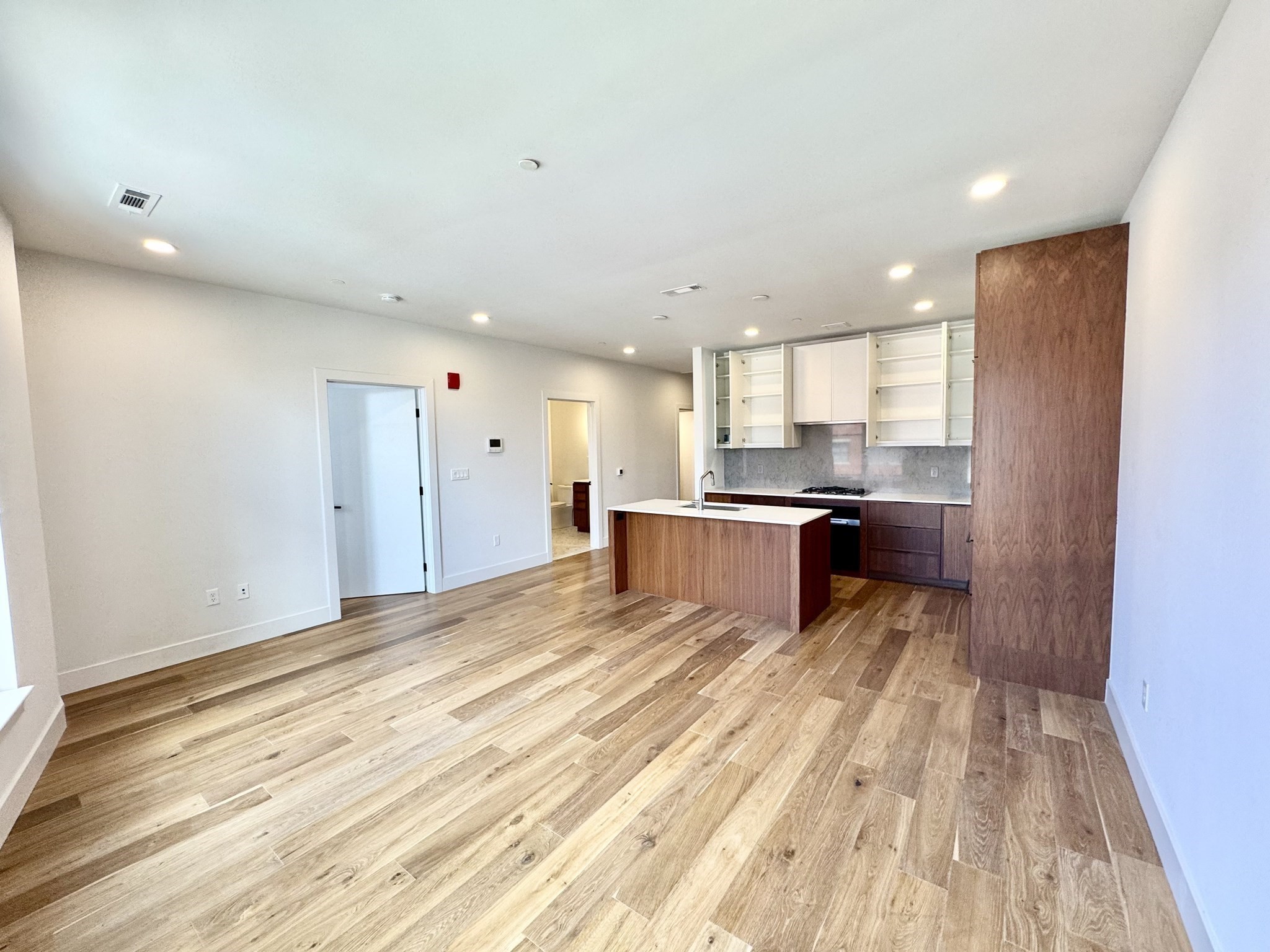 566 Columbus Ave # 406 Property Photo 2