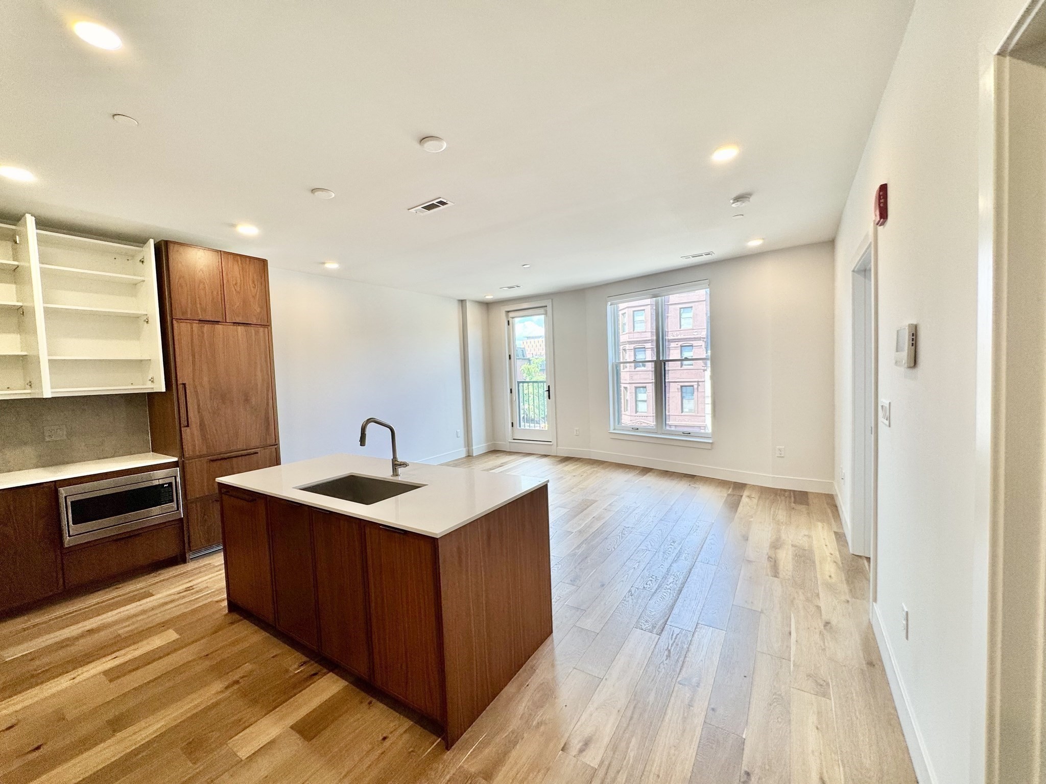 566 Columbus Ave # 406 Property Photo 3