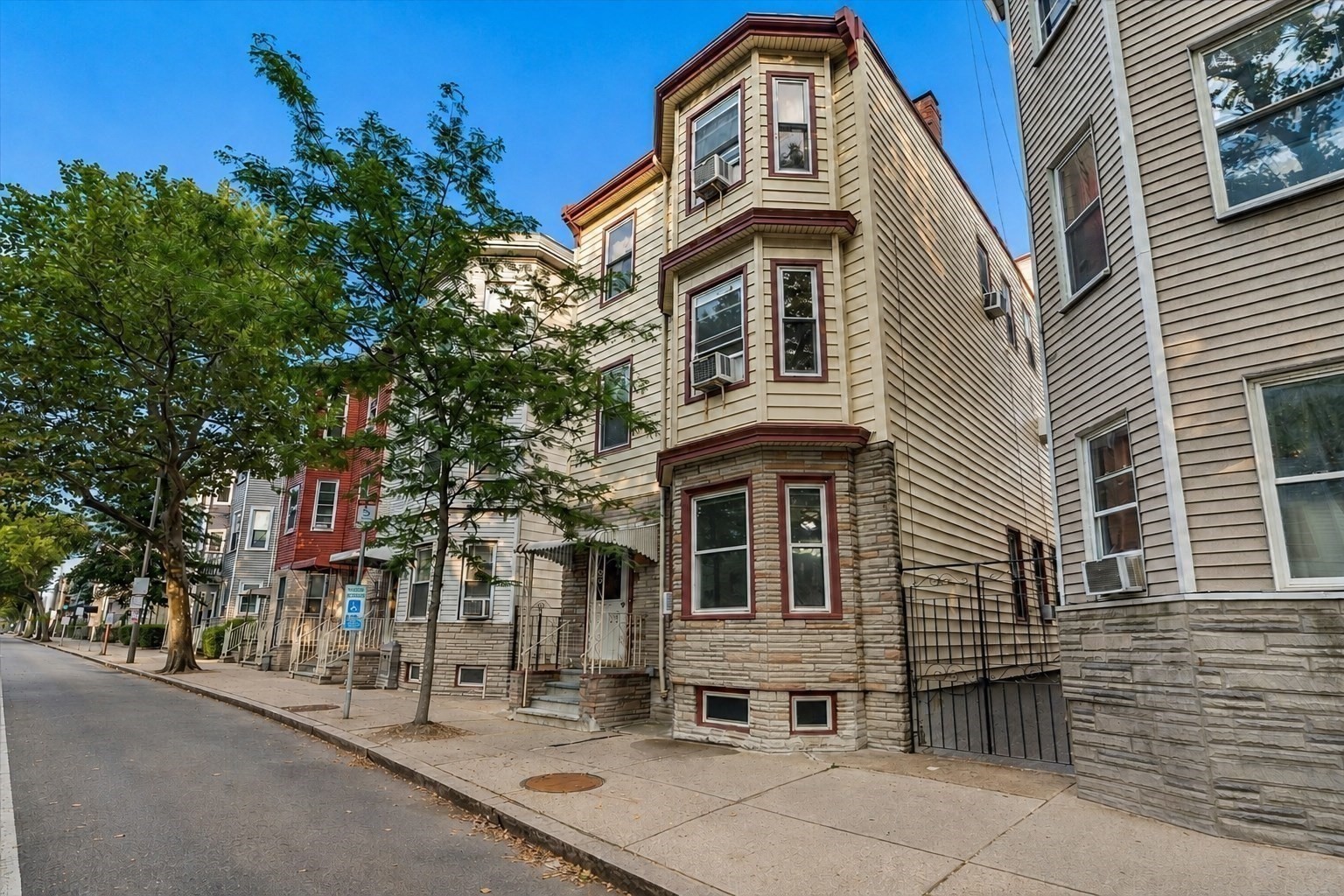 227 Chelsea St Property Photo 1