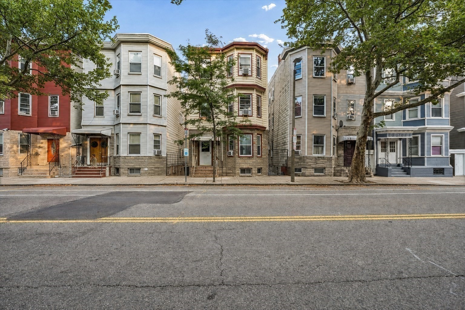 227 Chelsea St Property Photo 3