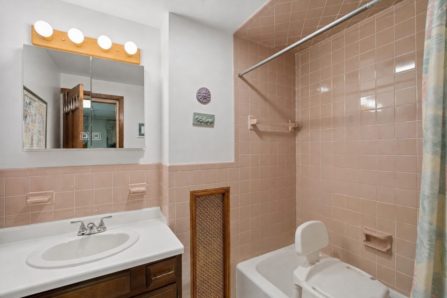 227 Chelsea St Property Photo 24