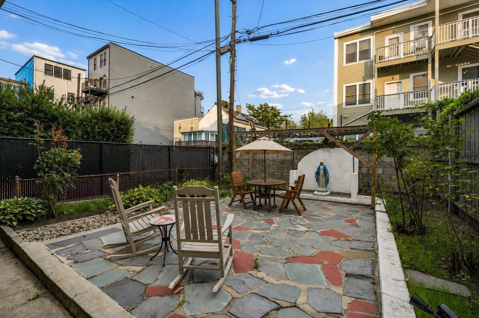 227 Chelsea St Property Photo 29