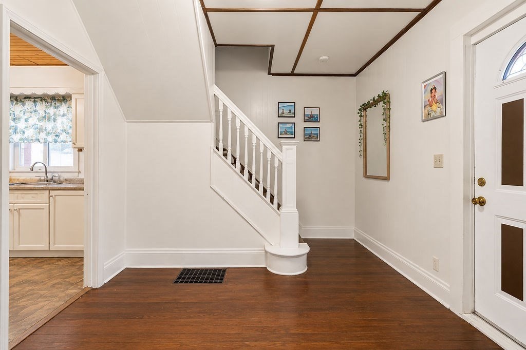 60 Newton St Property Photo 11