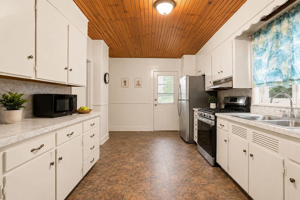 60 Newton St Property Photo 19