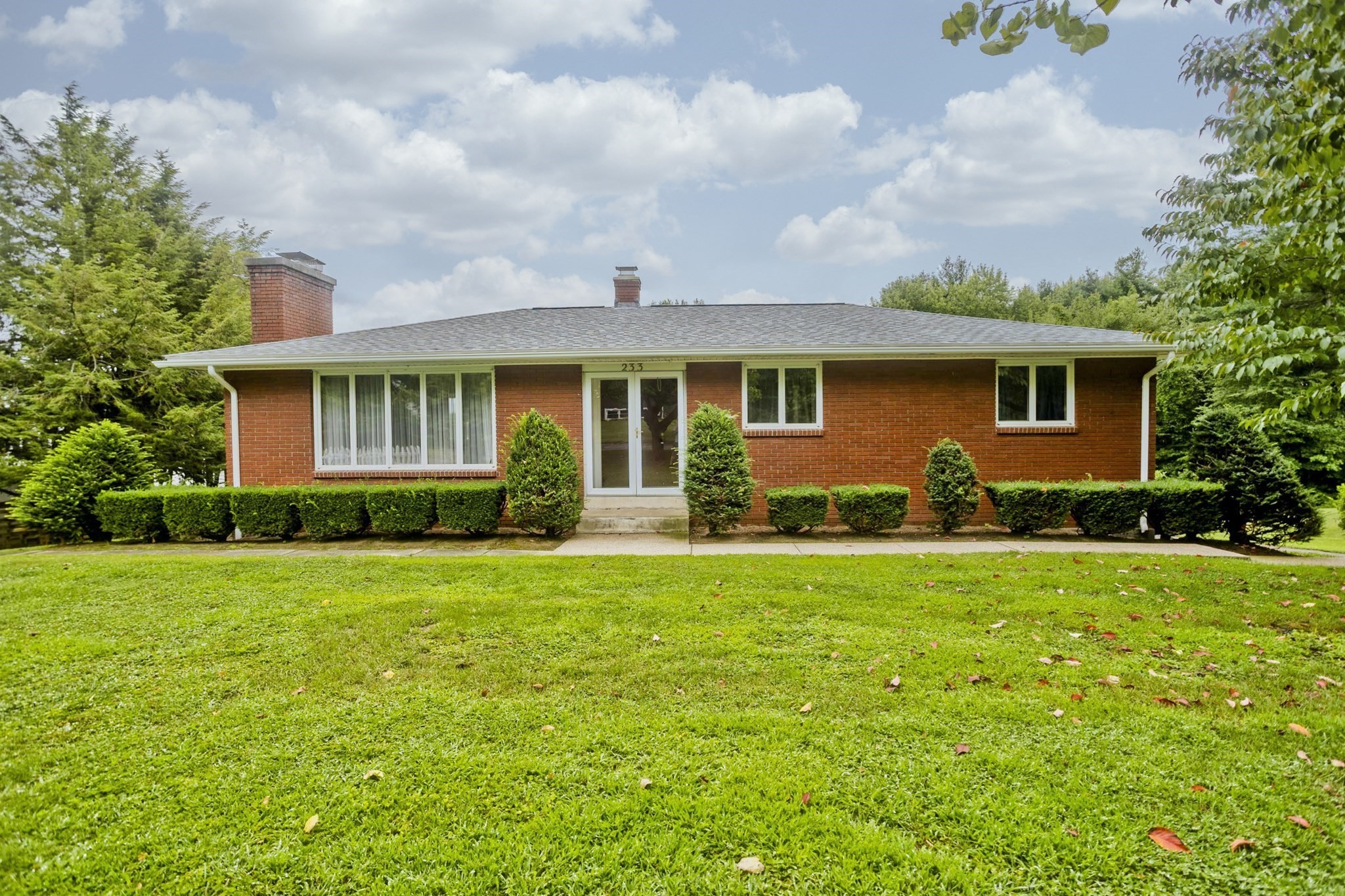 233 Lathrop St Property Photo 2