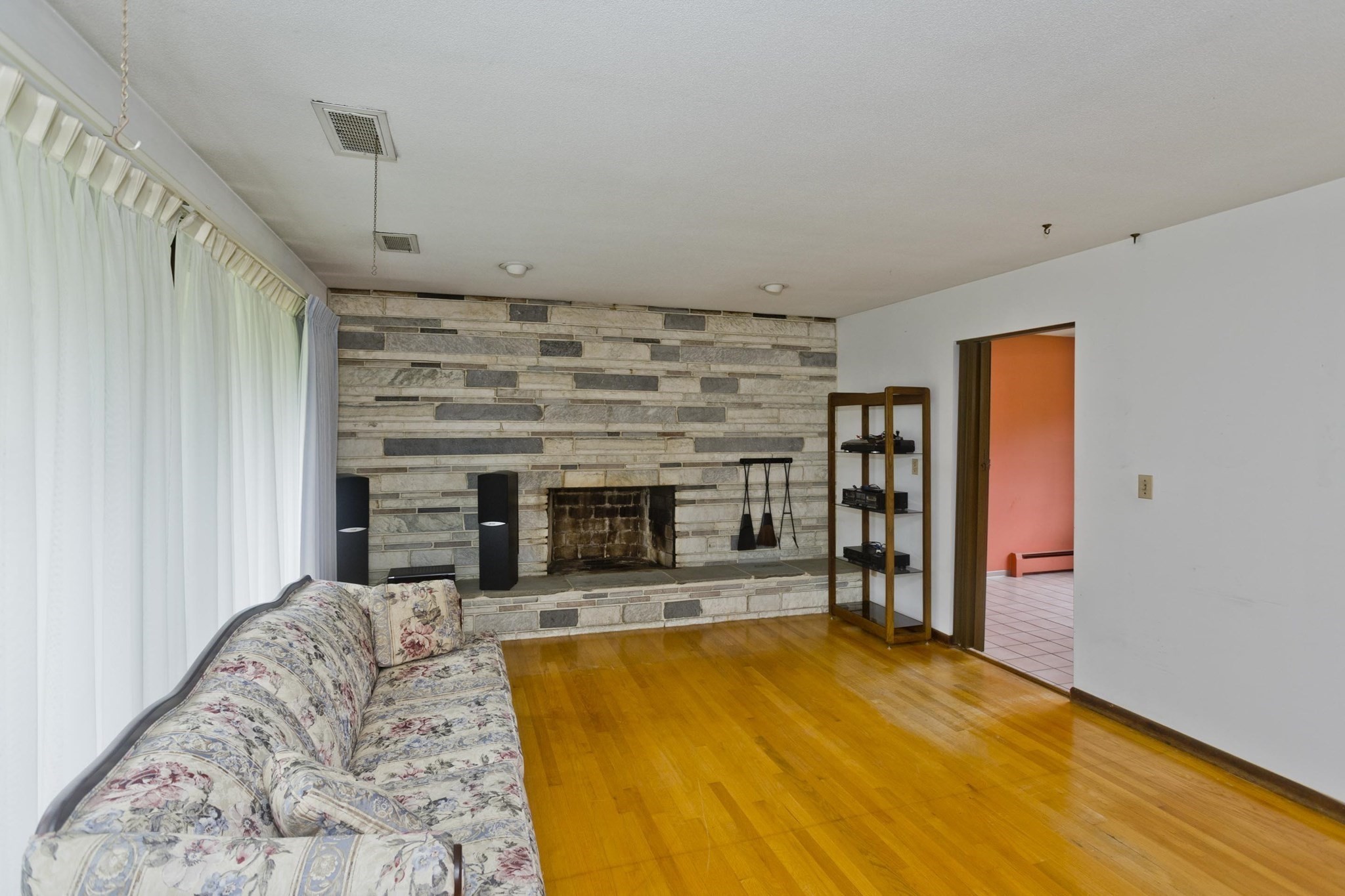 233 Lathrop St Property Photo 7