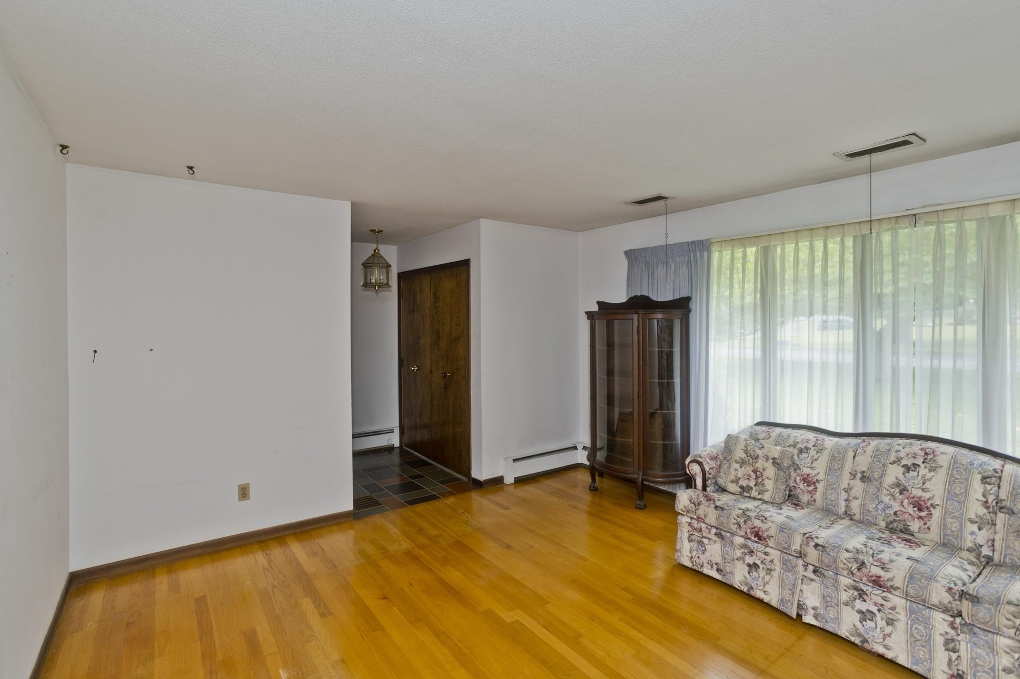 233 Lathrop St Property Photo 8