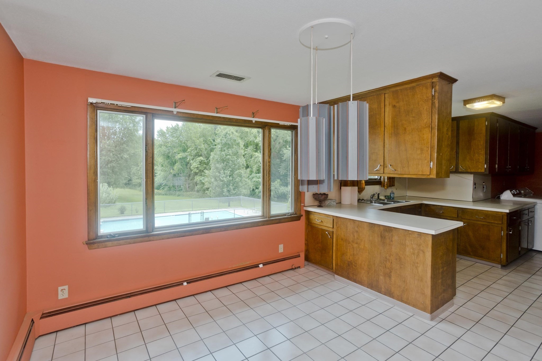 233 Lathrop St Property Photo 10