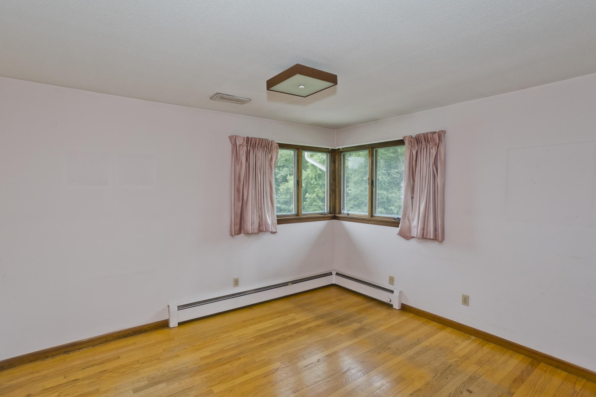 233 Lathrop St Property Photo 15